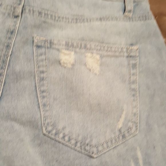 ⭐NWT Hot Kiss Distressed Mid Rise Shorts - Picture 7 of 8